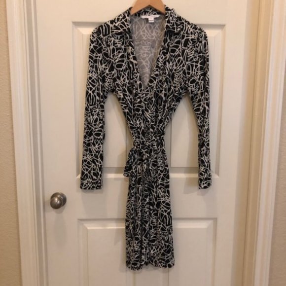 Diane Von Furstenberg Dresses & Skirts - Diane von Furstenberg Black & White Wrap Dress 14